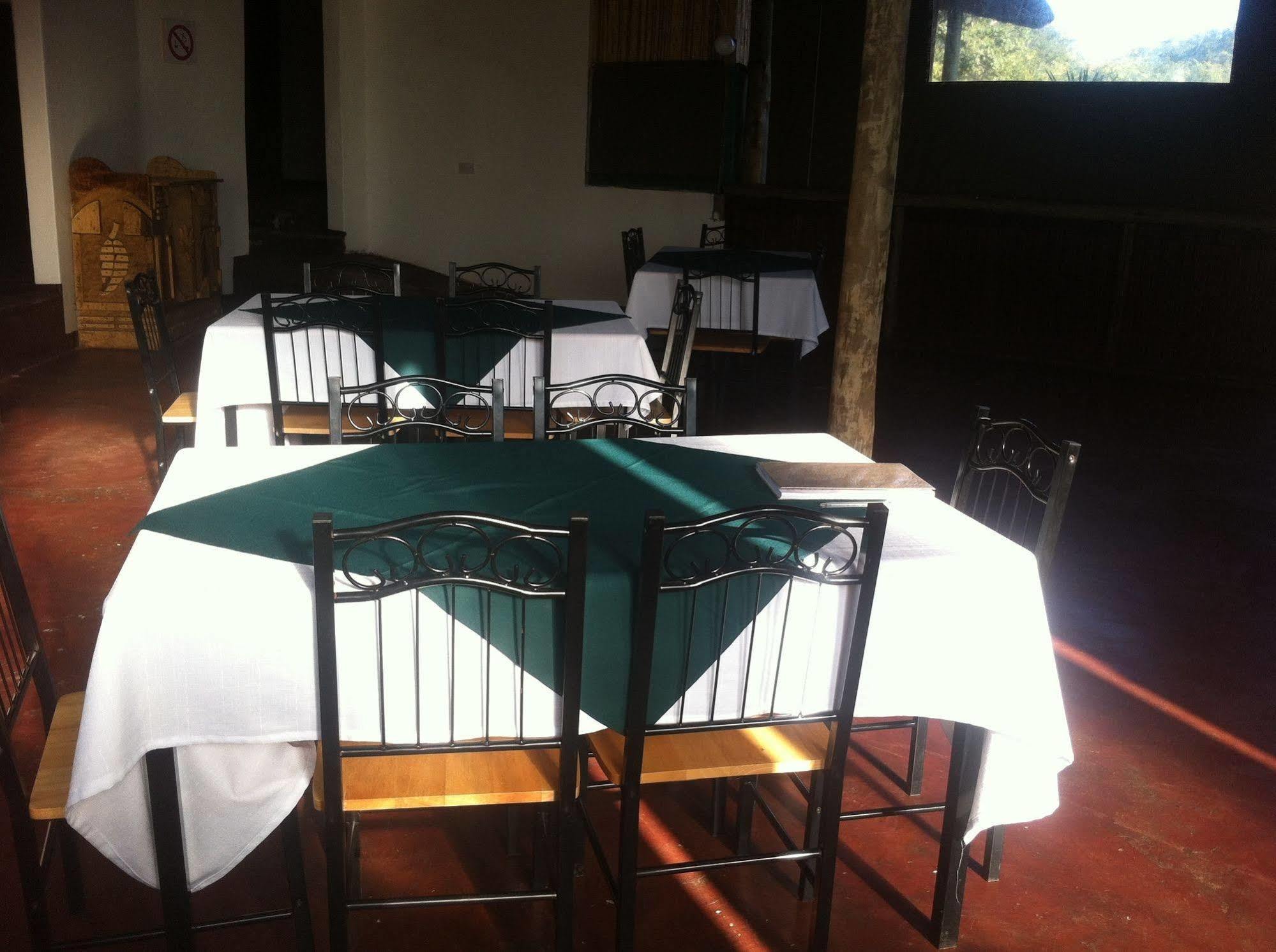 Lion Roars Lodge Lesoma Екстер'єр фото