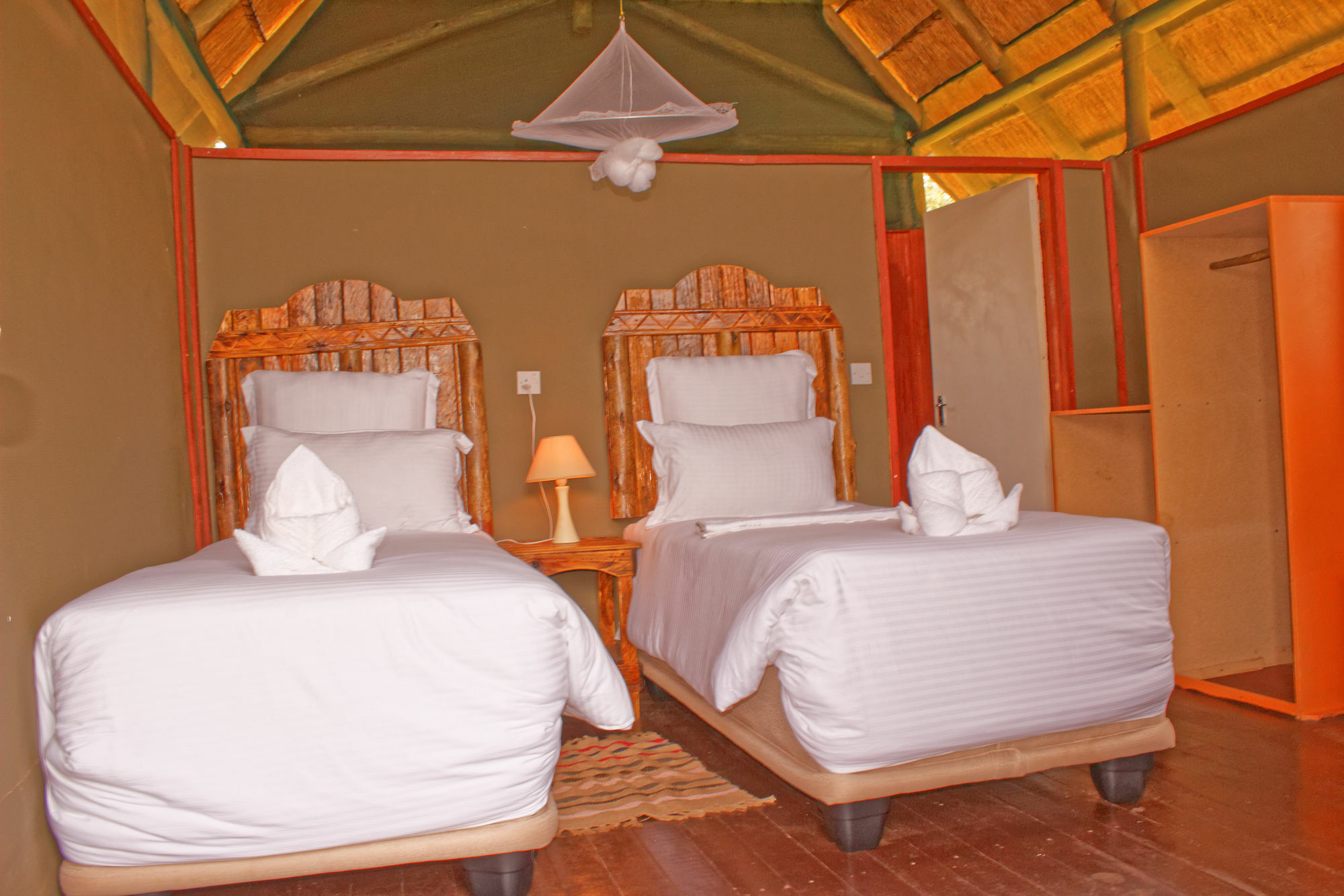 Lion Roars Lodge Lesoma Екстер'єр фото